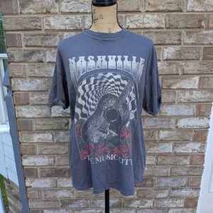 ⭐ Girl Dangerous Nashville Tee Small